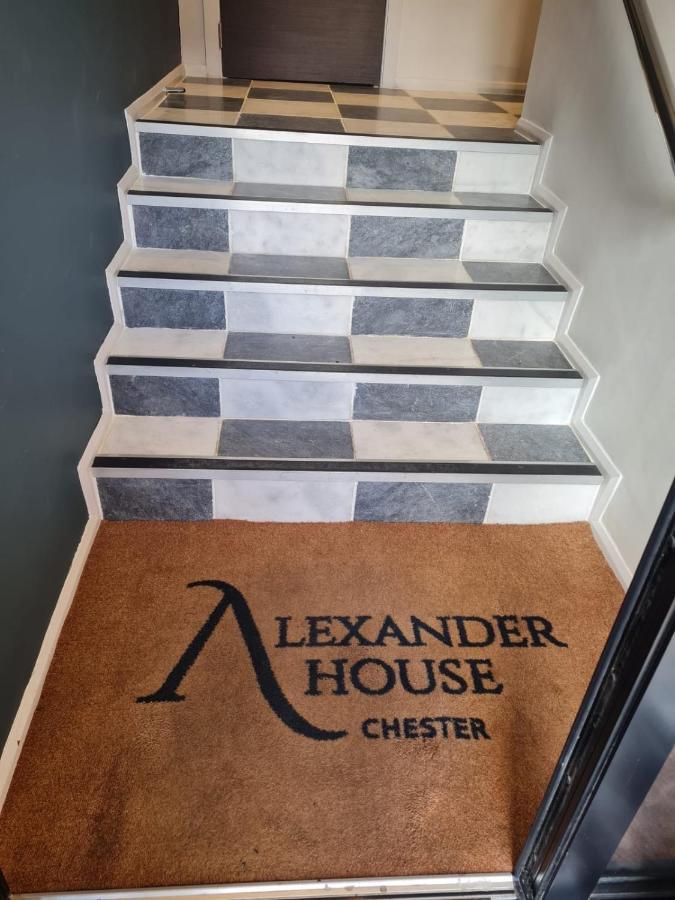 34 Cuppin Street - Luxury City Centre Apartment! Chester Esterno foto